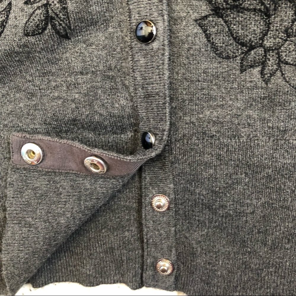 White House Black Market XS gray w black floral cardigan NWOT - Picture 6 of 8